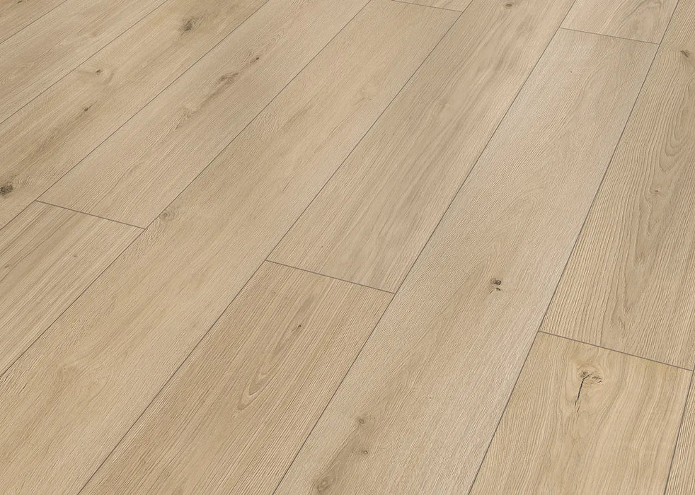 Canadian Standard Inhaus Elandura Urban 5mm waterproof rigid core vinyl flooring featuring light beige wood-look grain with subtle tonal variation plank details closeup